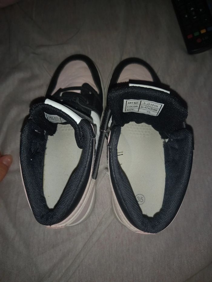 Basket montantes t. 35 quelques traces qui doivent partir à l'éponge - photo numéro 7