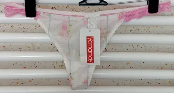 String rose motif multicolore Yamamay Taille 36 - photo numéro 2