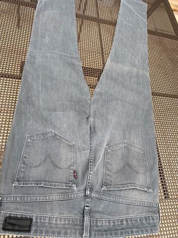 jean Levi’s slight curve mid rise skinny w27 L32