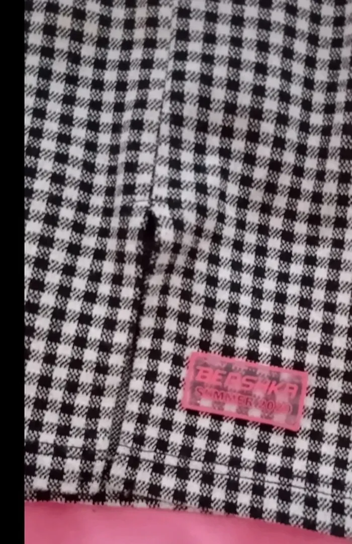 Superbe mini jupe à carreaux noir et blanc Bershka en parfait état - photo numéro 2