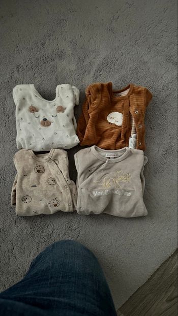 Lot de 4 pyjama en 1mois