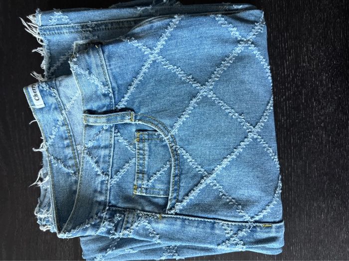 Jean large avec motifs de partout