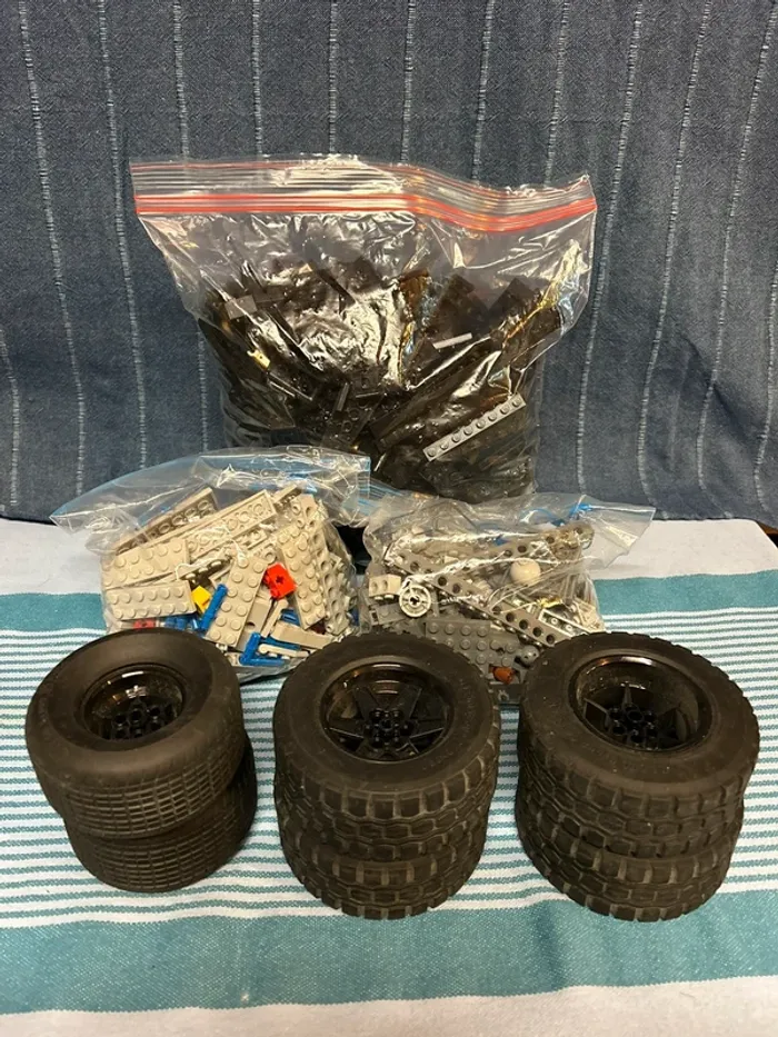 Lego DC Batman 76240 Batmobile Tumbler Incomplète