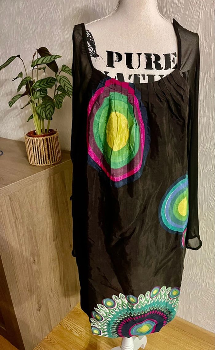 Très jolie robe colorée desigual taille 38