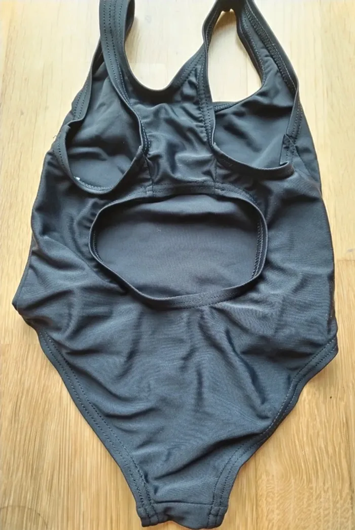 Maillot de bain neuf 2 ans - photo numéro 3