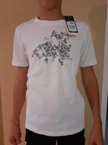 Tee-shirt Adidas 9/10 ans neuf