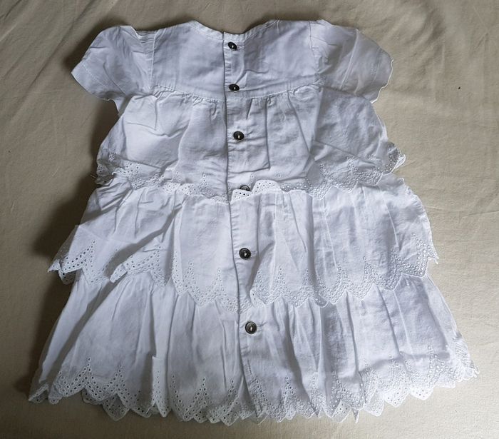 Robe marque Catimini neuve taille 6 mois - photo numéro 2