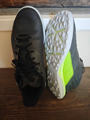 Chaussure de sport, foot en salle, bon état