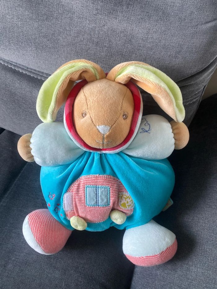 Peluche doudou lapin grelot Kaloo