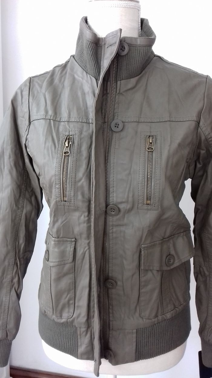 BLOUSON KAKI SIMILICUIR - KIABI - T.38 - NEUF - photo numéro 5