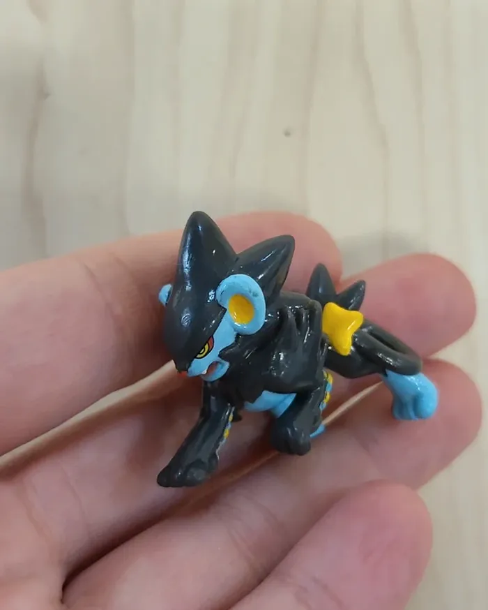 Toute petite figurine Pokemon : Luxray - photo numéro 2