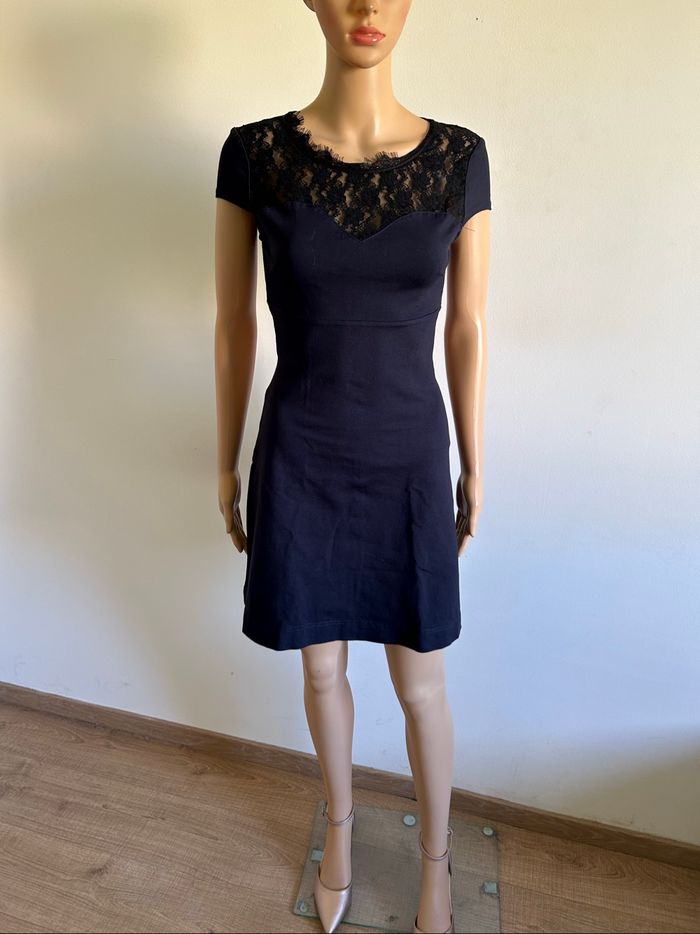 Robe bleue marine avec dentelle noire Morgan taille XS jamais portée - photo numéro 3