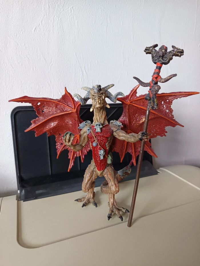 Figurine Plastoy Dragon debout avec lance 19cm