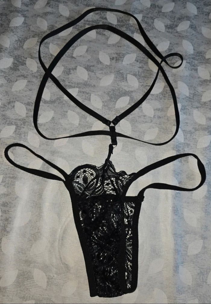String dentelle avec sangles