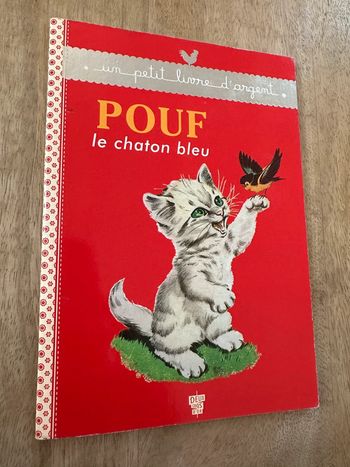 un petit livre d’argent album Pouf le chaton bleu deux coqs d’or Pierre Probst Caroline