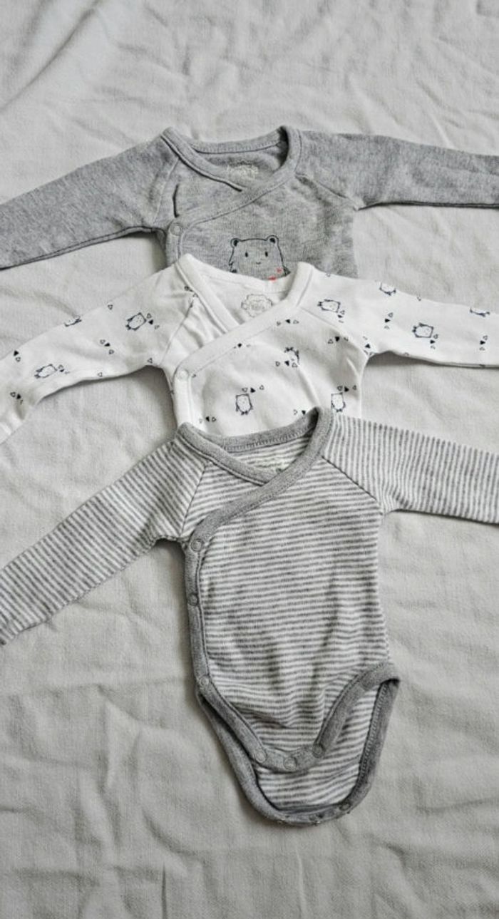Lot de 3 bodies bébé à manches longues très  Bon état