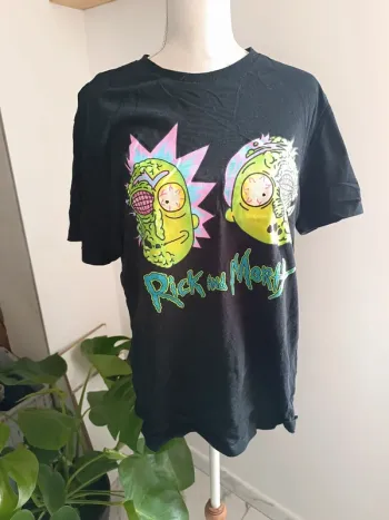 🎀 magnifique t-shirt Rick and morty taille L 🎀