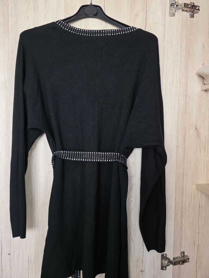 GILET FEMME NOIR STRASS AVEC CEINTURE TAILLE UNIQUE D'UN  34,/40 MARQUE MOOCCI - photo numéro 4