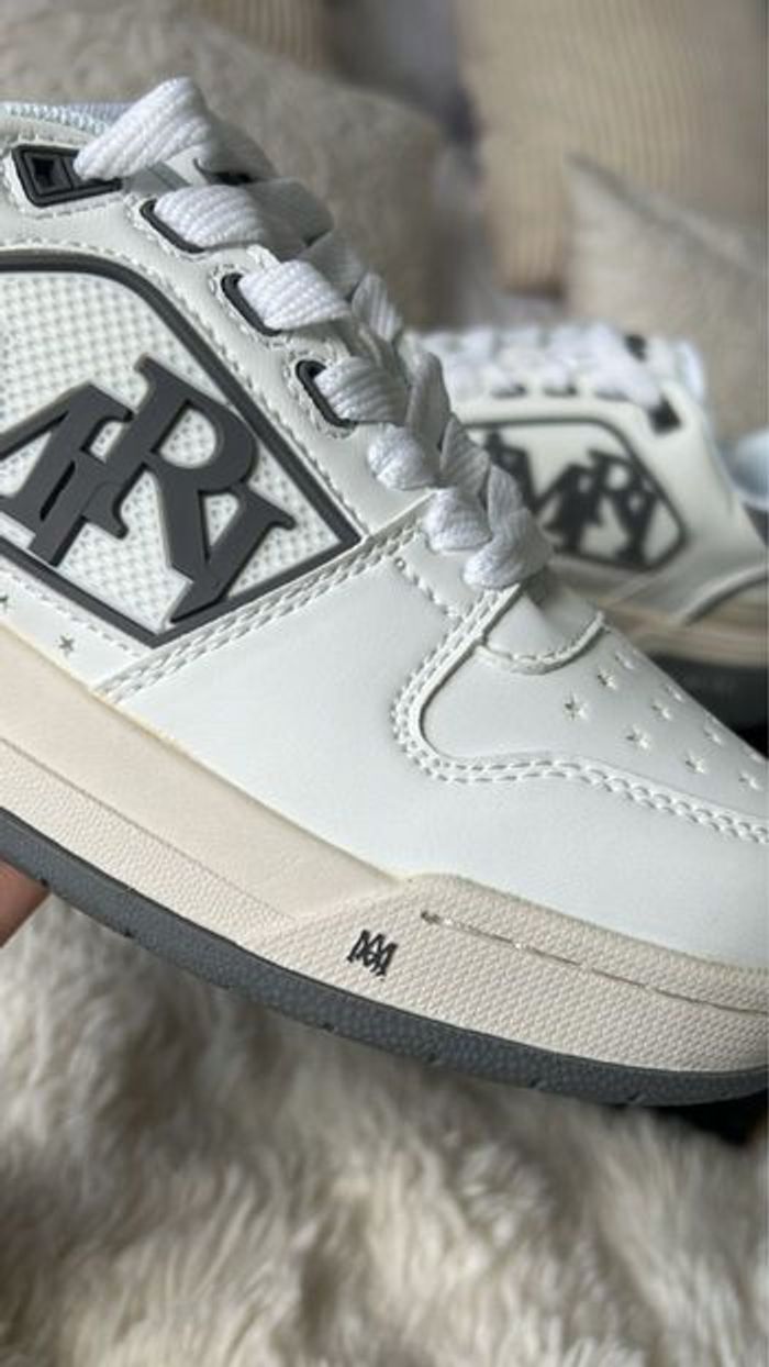 Baskets blanche et grise - photo numéro 4
