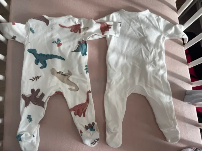 2 pyjamas bébés - photo numéro 2