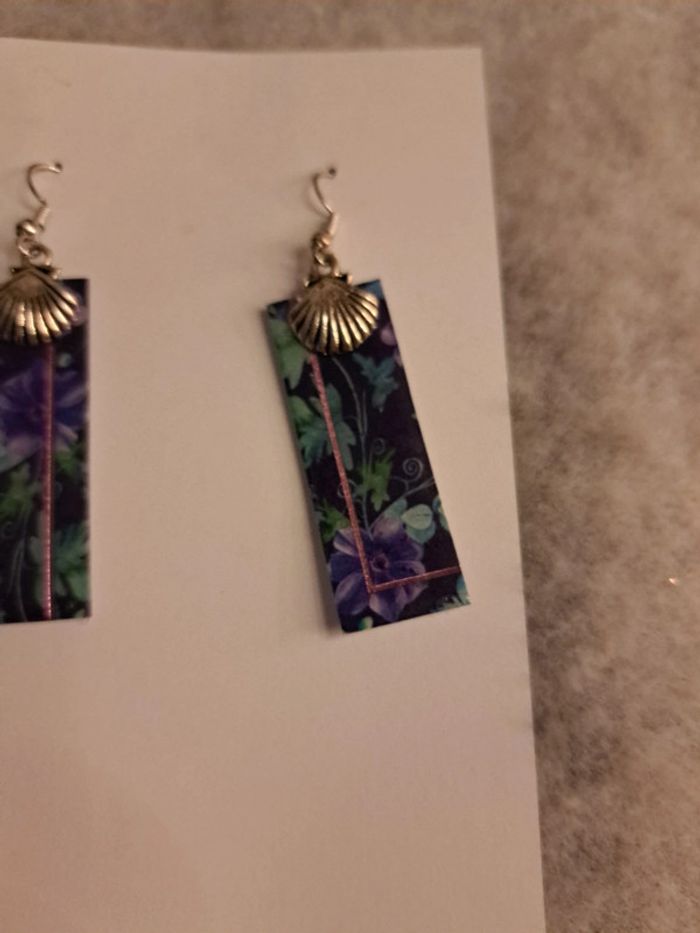 Boucles d'oreilles pendante résine violet vert - photo numéro 4