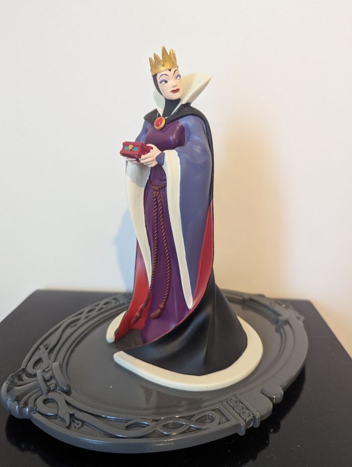 Figurine evil queen la méchante reine de blanche neige Disney - photo numéro 2