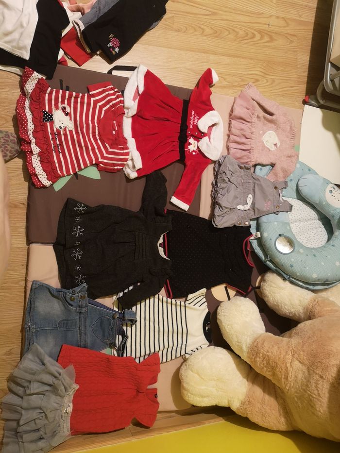 Lots vêtement petite fille 6 mois - photo numéro 1