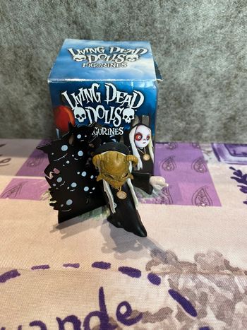 Pas d envoie avec homerr living dead dolls figurine walpurgis masked