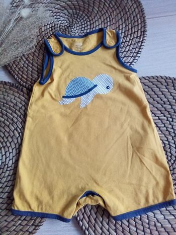 Combishort moutarde avec impression en relief Obaibi taille 3 mois