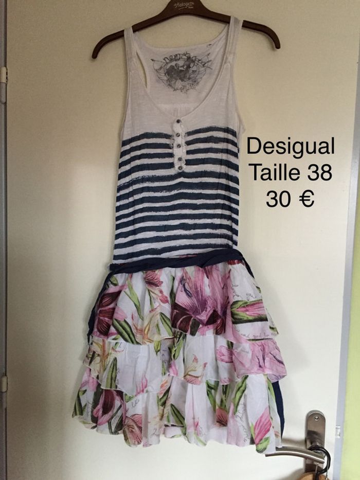 Robe Desigual marine / fleurie Taille 38