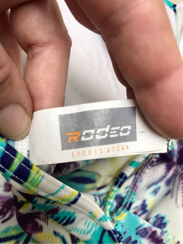 Haut de maillot de bain tankini à armatures Taille 40 Rodéo Sports at C&A imprimé bariolé fond blanc bretelles réglables - photo numéro 5