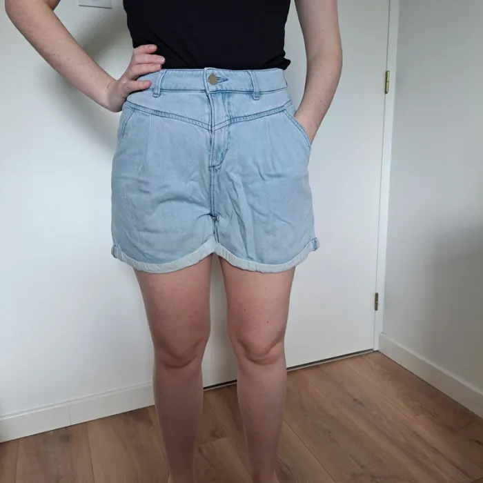 Short bleu clair - photo numéro 2