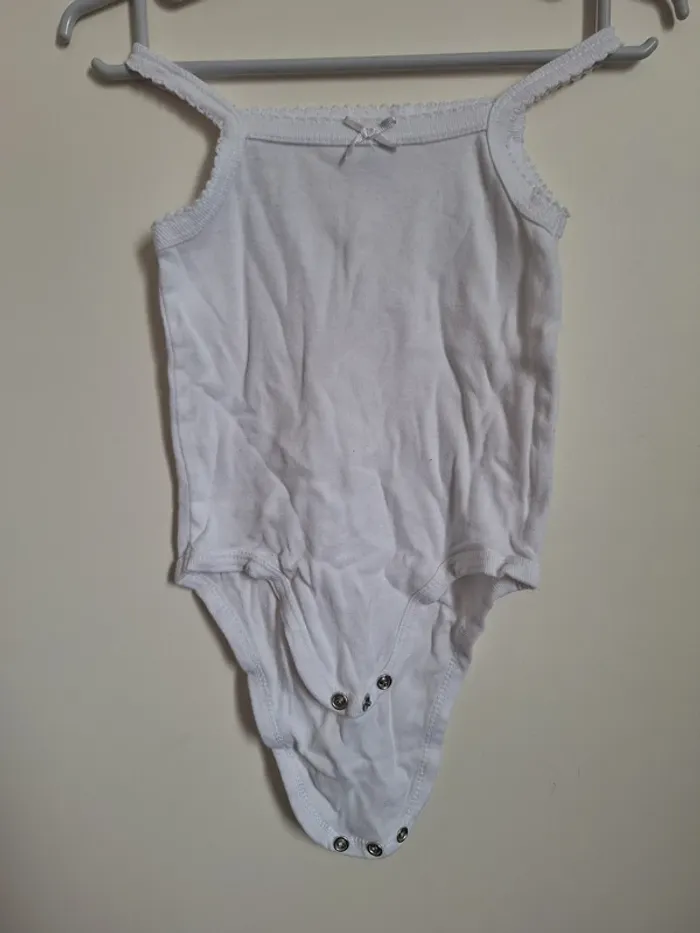 2 bodies sans manches - Kiabi - 9mois - 69-72cm - 9kg