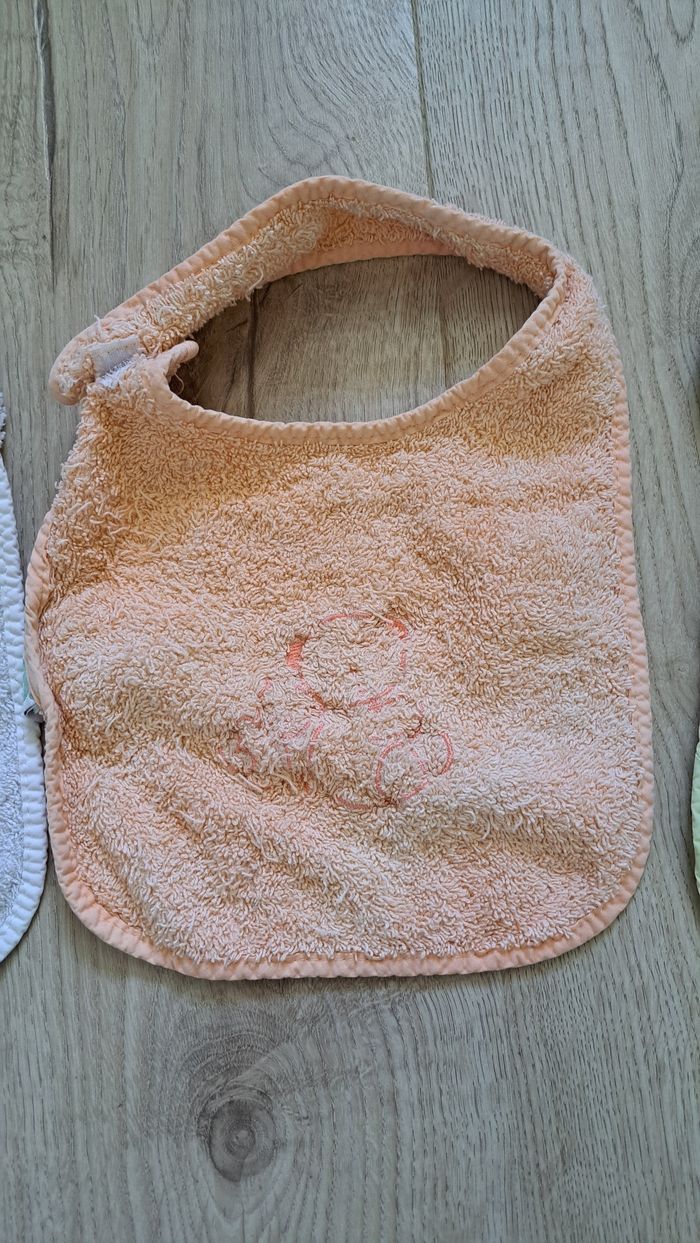 Lot 3 bavoirs TBE - photo numéro 4