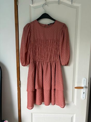 Robe courtes rose à manches demies bouffantes
