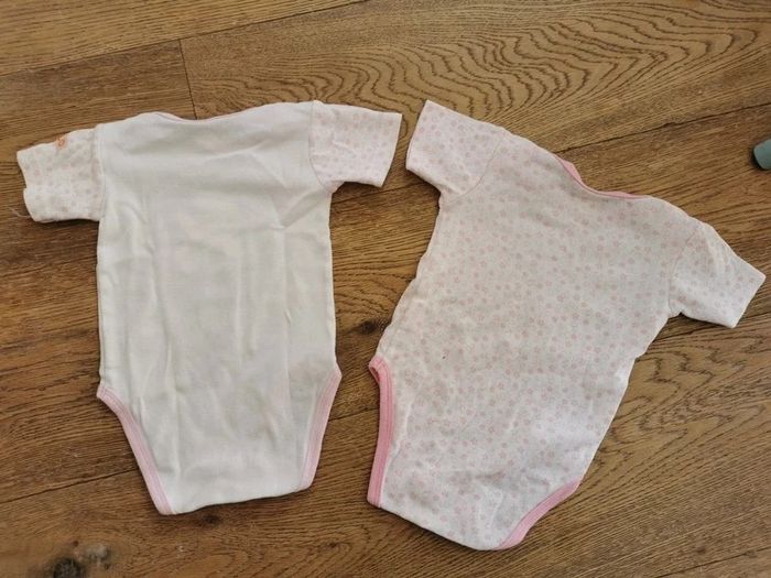 Lot 2 bodies MC Disney 6 mois - photo numéro 3