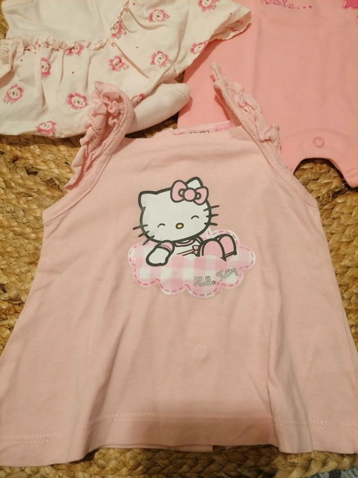 Lot dans les tons roses 1 mois - photo numéro 2