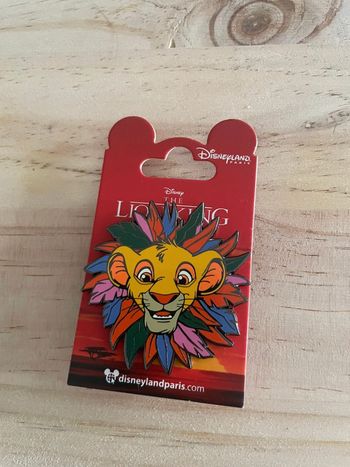 Pin's Disney Le Roi Lion Simba Crinière Feuilles - Neuf