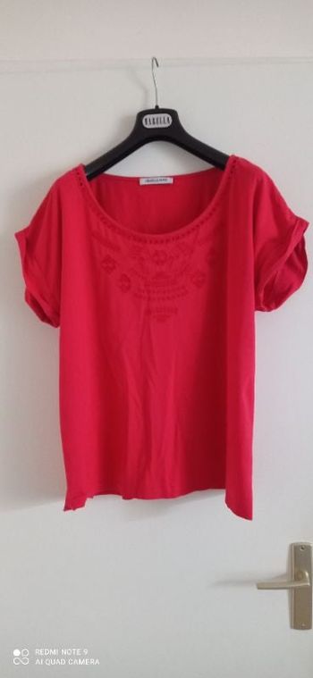 TS manche courte avec broderie sur le devant