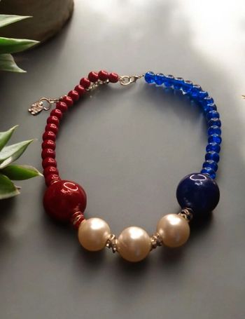Collier ras de cou bleu blanc rouge