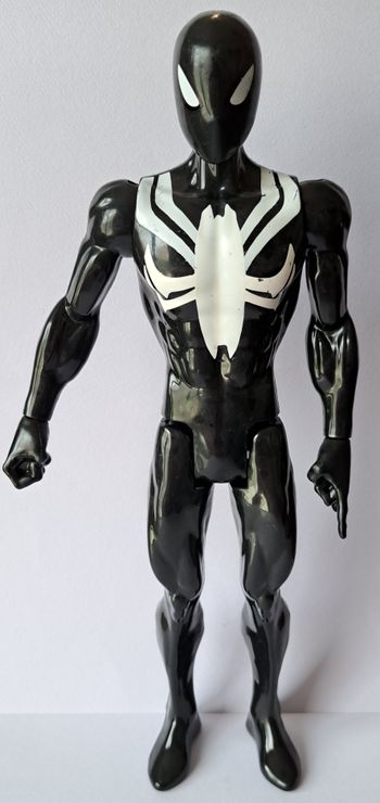 Figurine articulée Marvel Spiderman noir 28cm Hasbro 2018