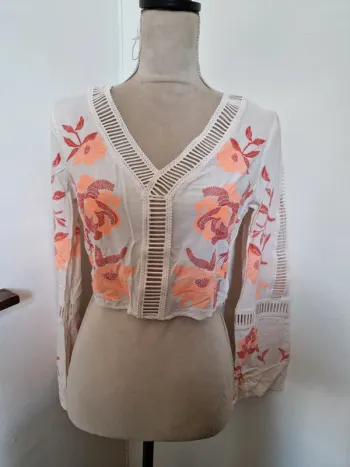 Crop top court h&m fleurie macramé taille 38