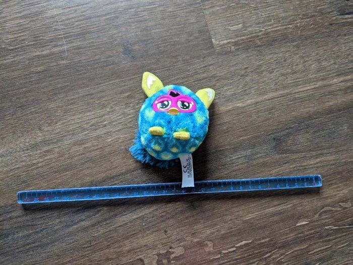 Peluche style furby de chez mac donald's bleu / jaune