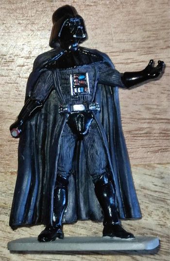 Dark Vador figurine métal (manque laser)