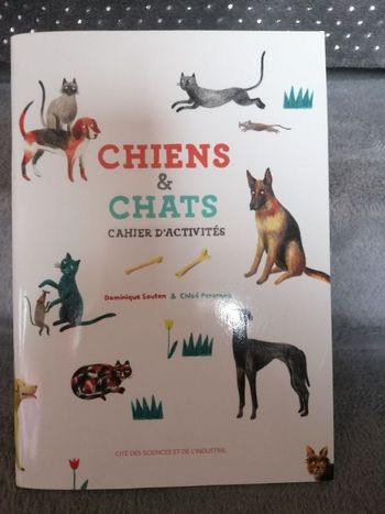 Beau livre  d'activité pour  les chiens et chats