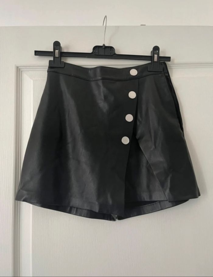 jupe short en cuir