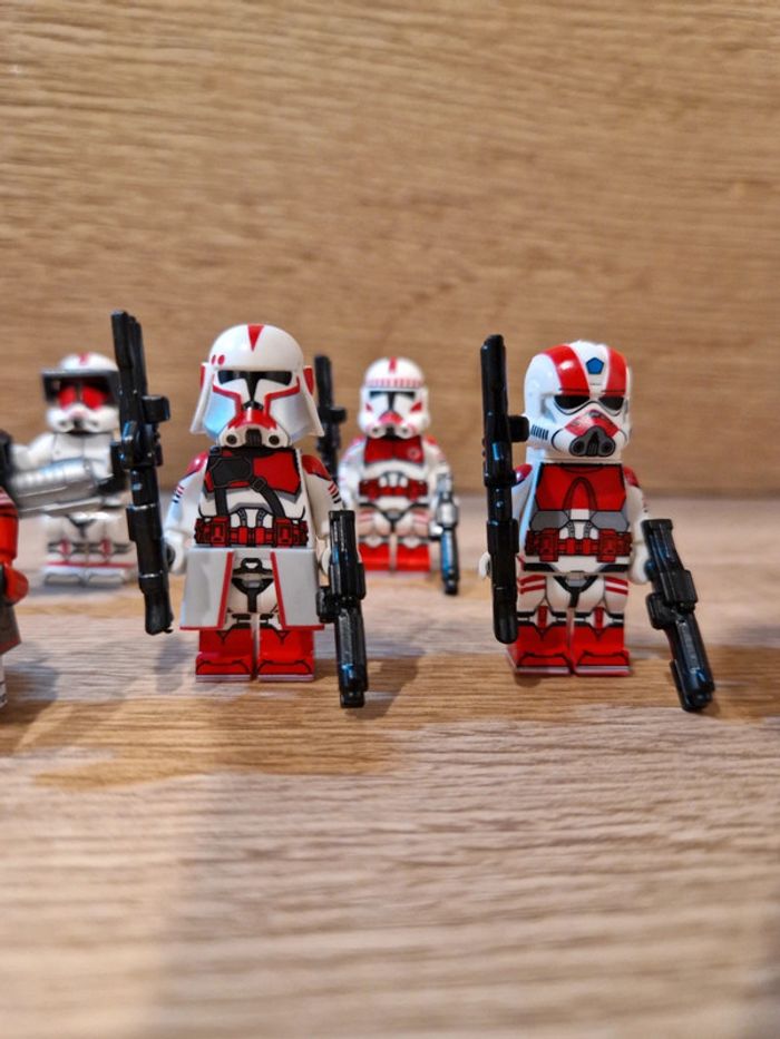 Figurines type lego Escouade de 8 clones de Coruscant dont le commandant Fox star wars - photo numéro 3