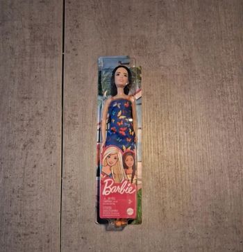 Poupée Barbie robe papillon bleu