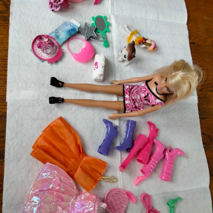 Poupée Barbie avec objet - photo numéro 6