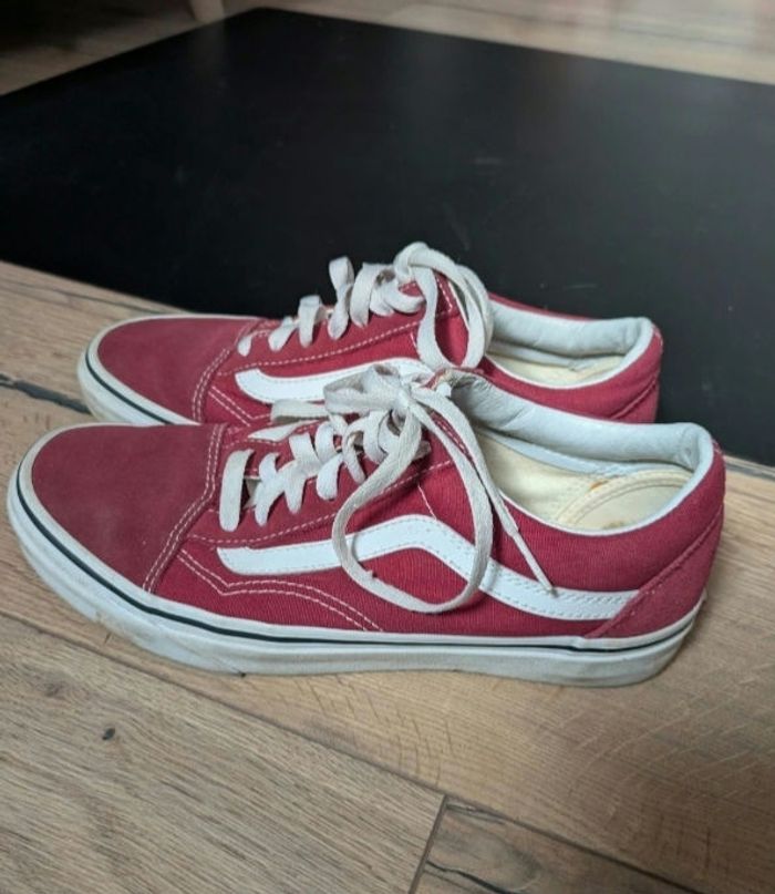 Vans de couleur bordeau